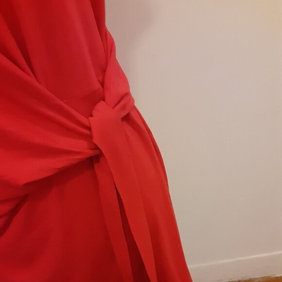 Red (L) Bodycon Sleeveless Dress w/Scoop Neck.  Gathers & Ties @  Left Side. - Picture 3 of 4